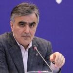 انتقاد تند یک اقتصاددان به ادعاهای رئیس بانک مرکزی: اقتصاد کشور را قفل کزده اید؛ تراز تجاری به شدت منفی شده،پول ملی هم سقوط کرده